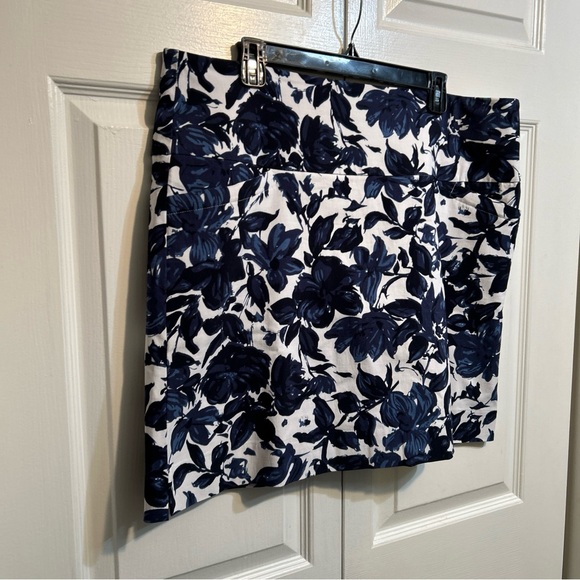 S.C.&CO. Floral Pull-On Tummy Control Active Skort Size XXL Blue White - Picture 2 of 12